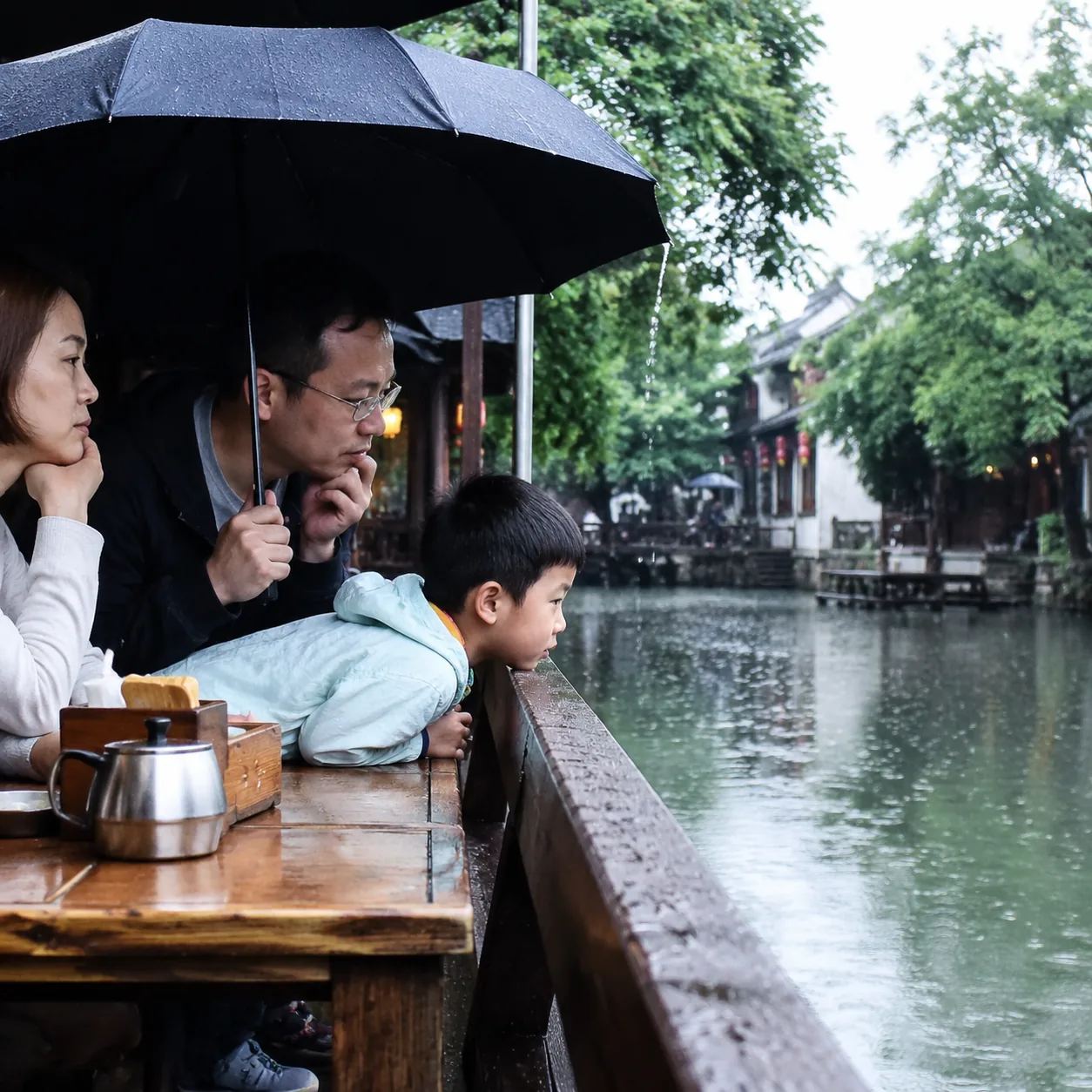 Watching Rain Touch the Canal in Nanxun, Our Family Finally Accepted That One Less Stop Could Still Mean a Full Day