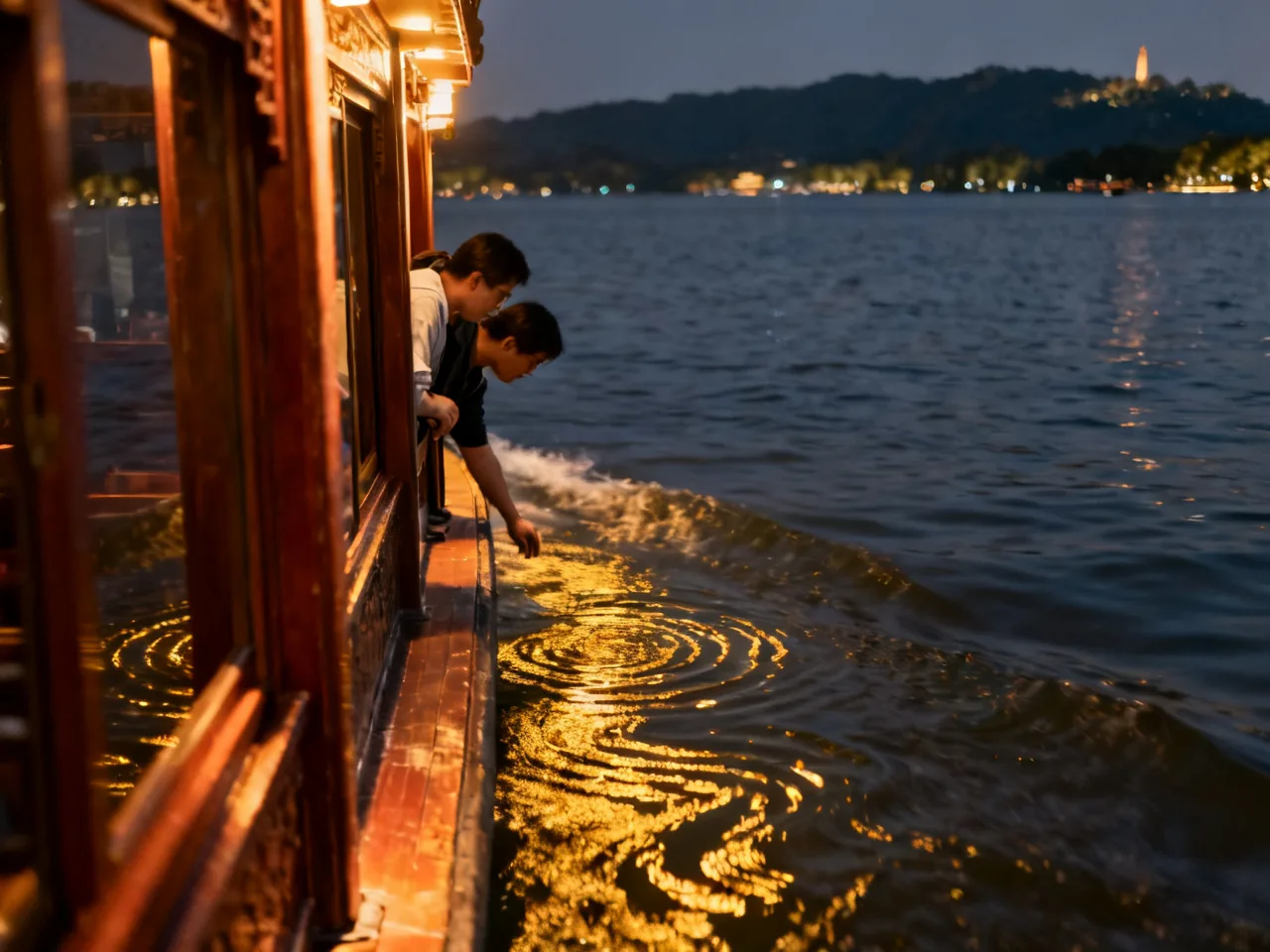 I Turned West Lake into a Slow Day Film from Morning Mist to Night Boat