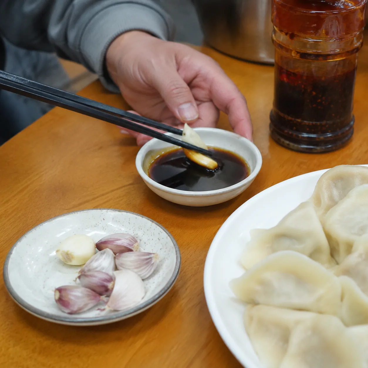 北方饺子馆的醋碟，让我学会观察别人怎么吃