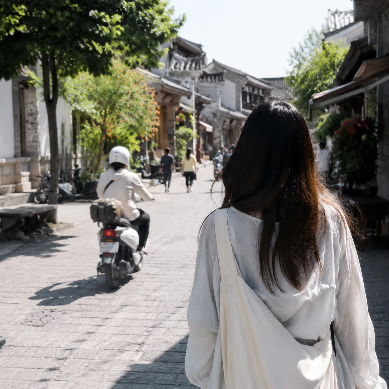 What Dali Taught Me First Was Not the View, but How to Steady My Steps Outside the Old Town