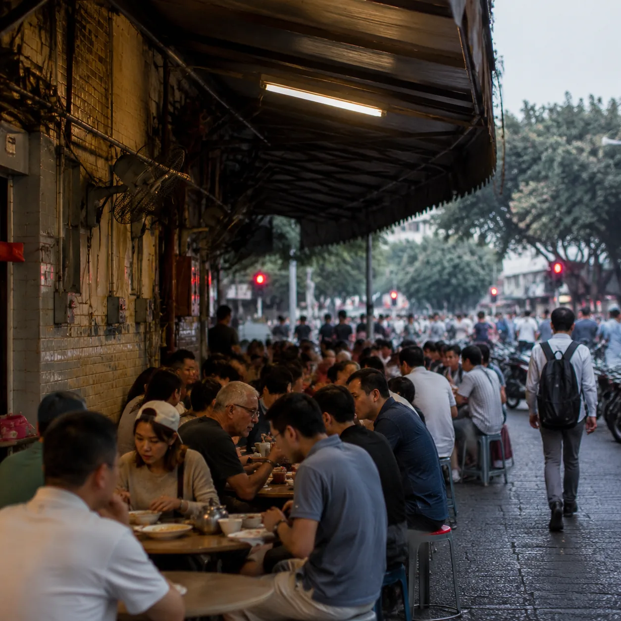The Day Guangzhou Finally Became Easy for Me Was the Day I Let a Meal Set the Rhythm of the Route