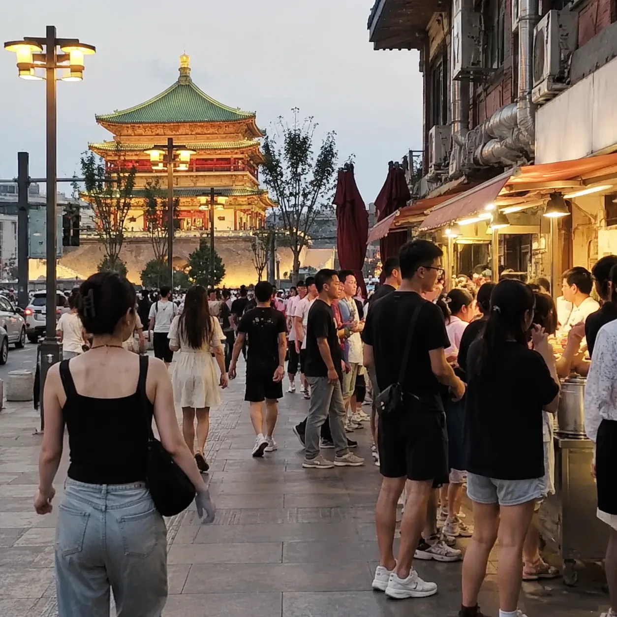 A Xi’an Night Market Lesson: Don’t Chase the Longest Queue Blindly