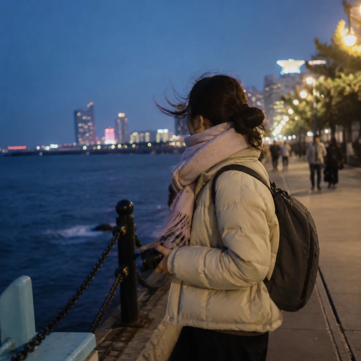 青岛夜里最重要的准备，不在背包里，而在你肯不肯及时收住脚步