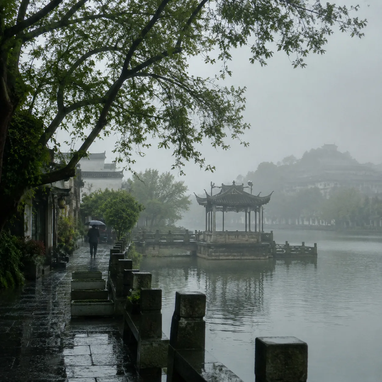 本人在台州临海古城墙的五月雨雾里，第一次把“看景”变成了“听城”